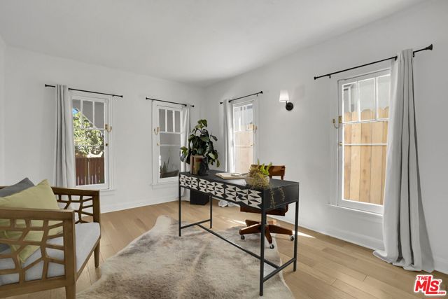 632 N Mariposa Avenue, Los Angeles CA: https://media.crmls.org/mediaz/402900e2-6270-4096-9e60-a2293ced8b42.jpg