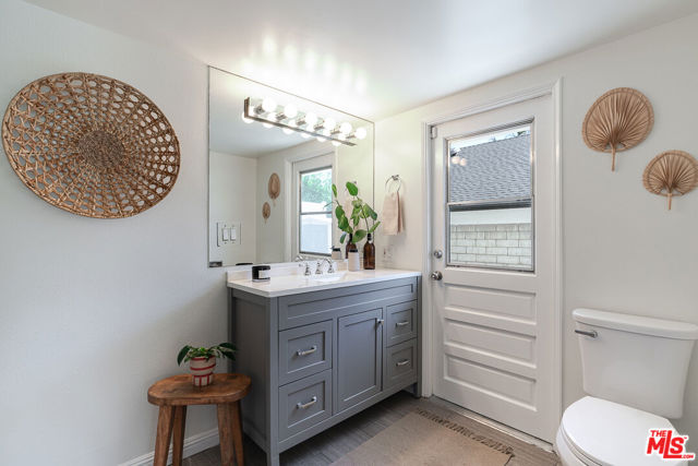 5056 Greenbush Avenue, Sherman Oaks CA: https://media.crmls.org/mediaz/40290a07-203f-40f6-95e0-d940c24fdfbd.jpg