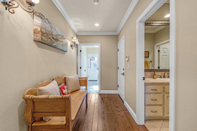259 Alden Ln, Livermore CA: https://media.crmls.org/mediaz/40291000-ad03-41ab-bb0d-35a7ab6425c3.jpg