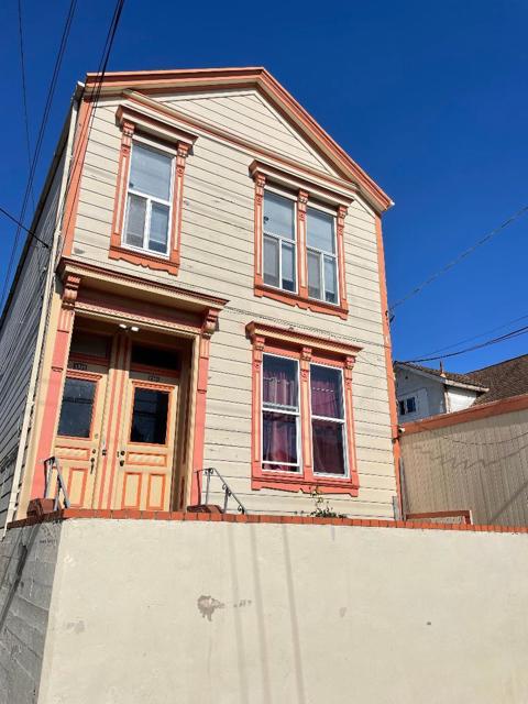 13391341 York Street, San Francisco CA: https://media.crmls.org/mediaz/402940e7-2c3d-4850-aa3d-da4d640d234e.jpg