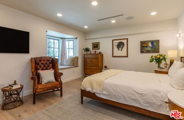 Image 17 of 41 For 2854 Roscomare Road