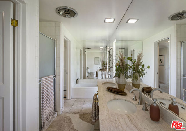 5136 Los Bonitos Way, Los Angeles CA: https://media.crmls.org/mediaz/402a5ec8-cb90-4cc3-add4-82222397019c.jpg