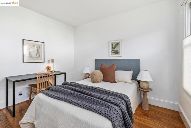 1334 Derby St, Berkeley CA: https://media.crmls.org/mediaz/402b1139-414d-4d0d-8d5a-6f924daa3373.jpg