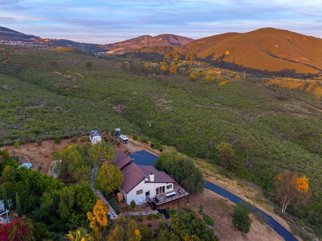 20790 Fortuna Del Norte, Escondido CA: https://media.crmls.org/mediaz/402b2c65-9c60-42ab-84a5-67033250dab5.jpg