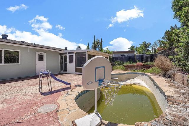475 Rivera Ct, Chula Vista CA: https://media.crmls.org/mediaz/402b839b-1b6e-4d3d-b9dc-7f44cd2ffd87.jpg