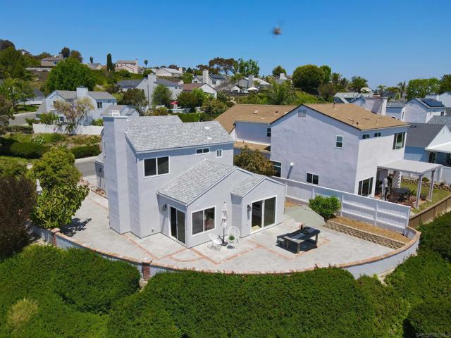 4503 Carnaby, Carlsbad CA: https://media.crmls.org/mediaz/402bc336-71cd-458b-a3f7-3292723e9f7f.jpg