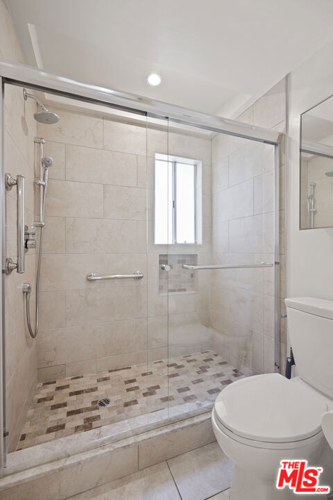 12119 Falcon Crest Way, Porter Ranch CA: https://media.crmls.org/mediaz/402c6a42-3b06-43da-a26e-b9dcb2f5502b.jpg