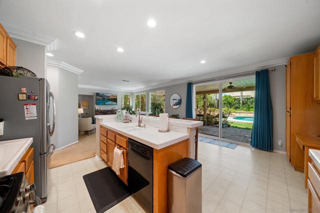 7387 Carrollton Pl, Corona CA: https://media.crmls.org/mediaz/402cda6a-6ce8-408a-9045-b0730b014696.jpg