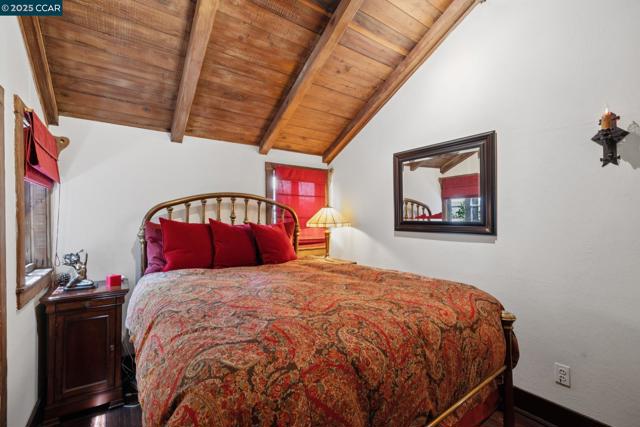 1611 Carmel Dr, Walnut Creek CA: https://media.crmls.org/mediaz/402d3162-85aa-46c6-8d1a-f00201aa083f.jpg