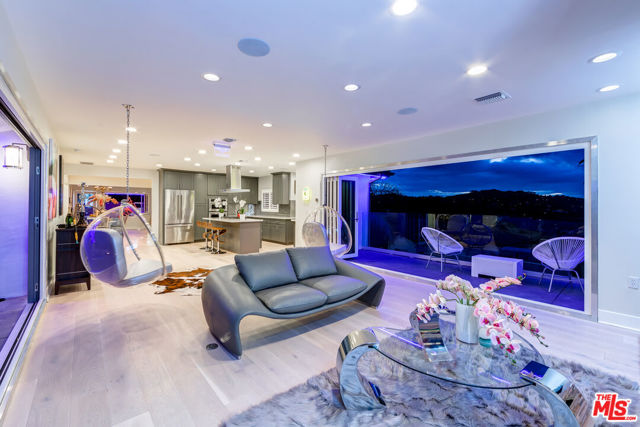 3490 Wonder View Place, Los Angeles CA: https://media.crmls.org/mediaz/402e21ed-4830-4411-b655-511b843e84c5.jpg
