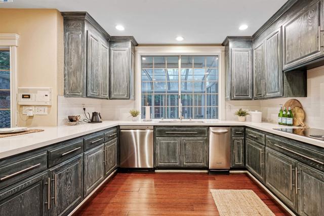 729 Montevino Dr, Pleasanton CA: https://media.crmls.org/mediaz/402e7dce-fadd-41b6-8bab-23ee2a4bb689.jpg