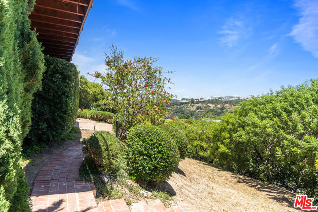 Drew Fenton | 924 Stonehill Lane Los Angeles CA | MLS: 7259977