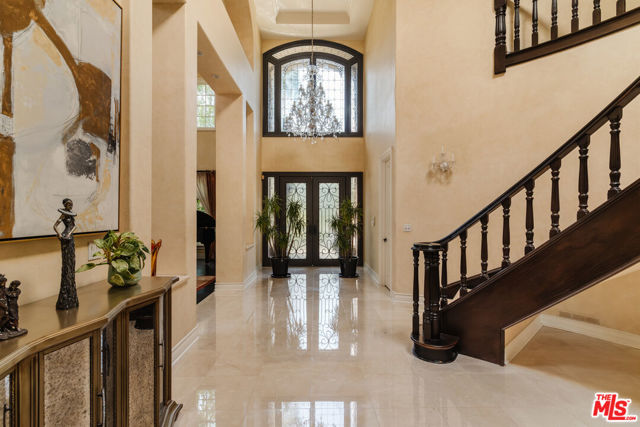 1202 San Vicente Boulevard, Santa Monica CA: https://media.crmls.org/mediaz/402f5aff-d717-49ce-acbf-c75754c965a8.jpg