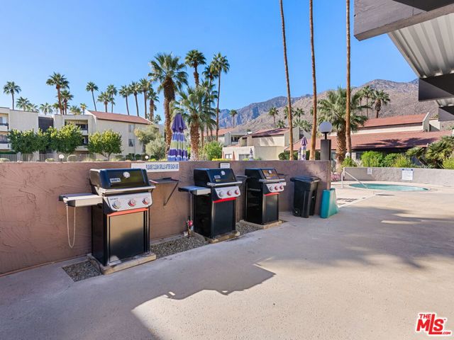 1472 S Camino Real, Palm Springs CA: https://media.crmls.org/mediaz/402f84dd-a9a8-4be0-86d9-dc5f124e0919.jpg