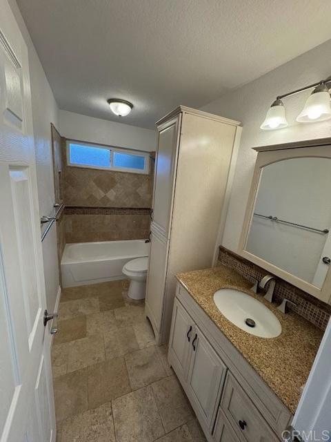 1518 Bella Vista, Encinitas CA: https://media.crmls.org/mediaz/402f9528-2f37-406f-9bb5-a4904d0205c2.jpg