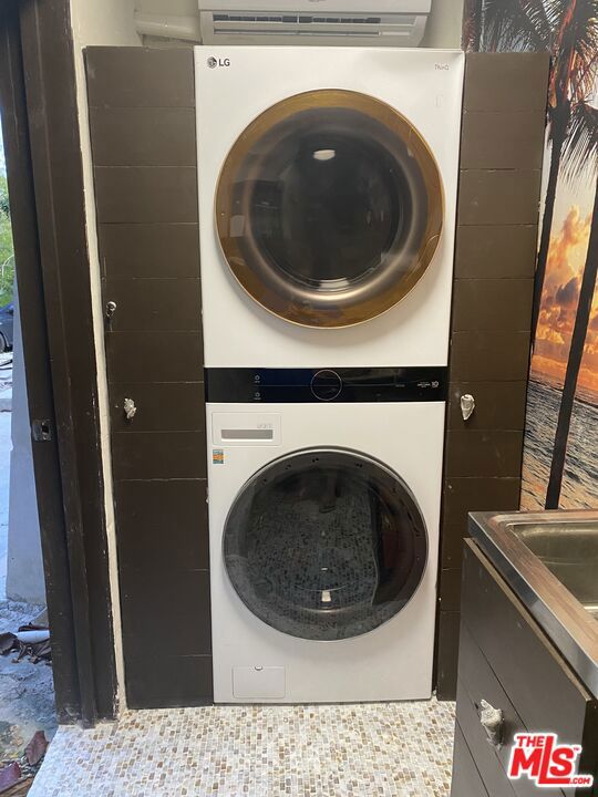 1 Papaya Road,  CA: https://media.crmls.org/mediaz/402fe863-569c-487e-a52e-eea4443f8545.jpg