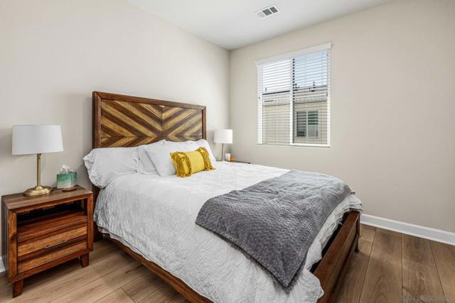 1821 Onyx Ln, Chula Vista CA: https://media.crmls.org/mediaz/402fea63-0b77-4310-bf28-5046f88be024.jpg
