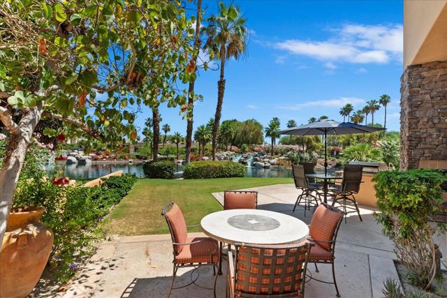 55830 Cherry Hills Drive, La Quinta CA: https://media.crmls.org/mediaz/40301d94-346c-4186-941d-6f10b39cb739.jpg