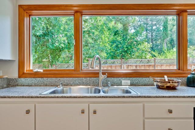 1625 Hazelaar Way, Los Altos CA: https://media.crmls.org/mediaz/40303edc-365c-4545-9e55-4ad8db20444a.jpg