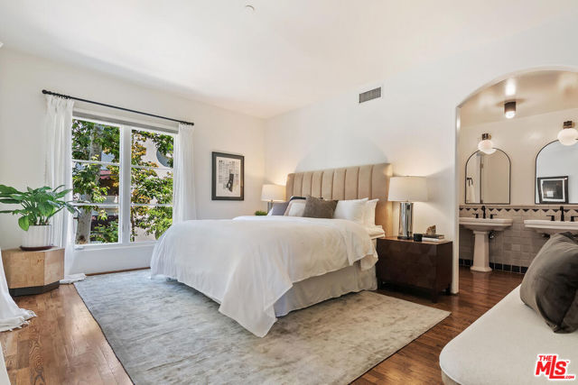 1414 N Harper Avenue, West Hollywood CA: https://media.crmls.org/mediaz/40303f8b-c9c3-4bd9-8c0c-a37c06c8d6e4.jpg