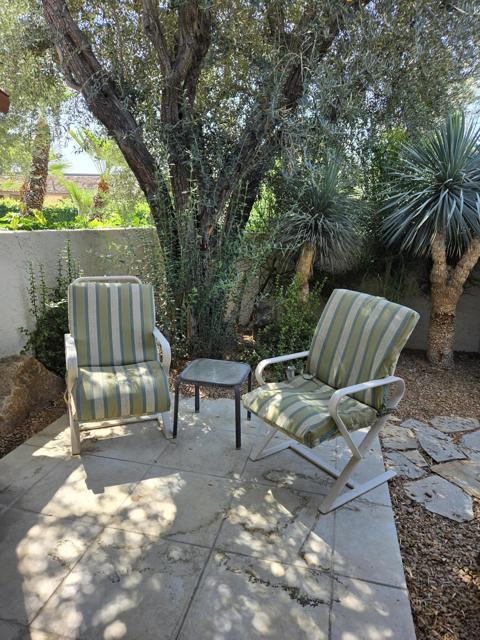 31 Stanford Drive, Rancho Mirage CA: https://media.crmls.org/mediaz/4030e2c8-5ad5-417a-a0a3-ffdd23c71544.jpg
