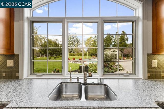 21 Meadow Lake Dr, Danville CA: https://media.crmls.org/mediaz/40311a9e-0e55-44a6-9233-f6ba2dad0b66.jpg