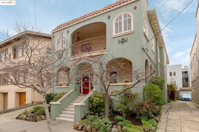479 41st St, Oakland CA: https://media.crmls.org/mediaz/40313644-e637-41a0-a7f4-2668317e6f47.jpg