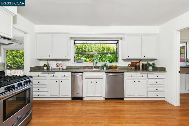 1100 Hillcrest Dr, Lafayette CA: https://media.crmls.org/mediaz/4031983f-b6ad-4906-a6a5-90ec7d9638d4.jpg