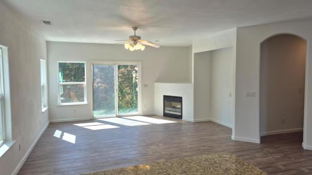 2913 Las Flores Circle, Los Banos CA: https://media.crmls.org/mediaz/4031e426-a98d-4b94-a434-d7b9407b6789.jpg