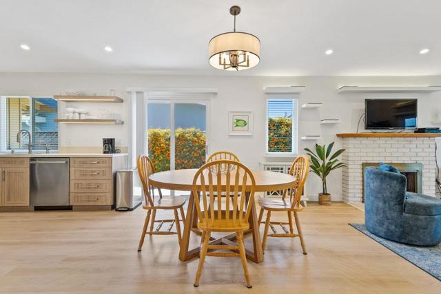 208 Valencia Avenue, Aptos CA: https://media.crmls.org/mediaz/4031fe0b-bff2-4bbf-9099-f625bfd687c5.jpg