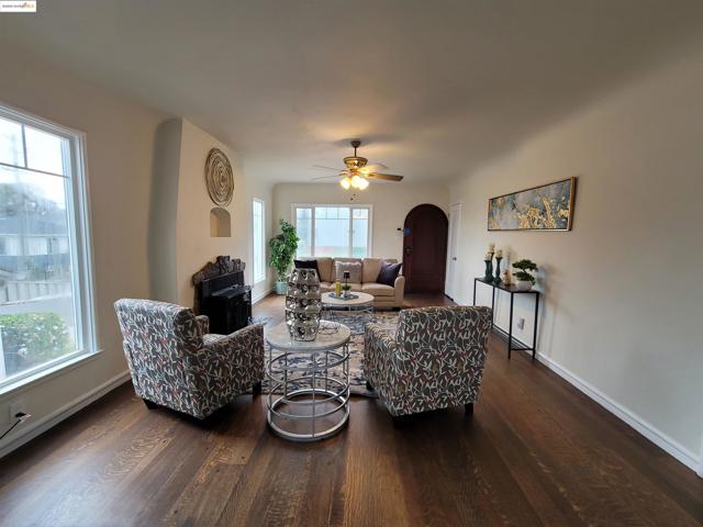 3504 68Th Ave, Oakland CA: https://media.crmls.org/mediaz/403268ce-892d-4d94-bbb9-d66500b230ed.jpg