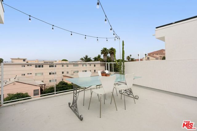 1244 14th Street, Santa Monica CA: https://media.crmls.org/mediaz/40327d30-0795-4b50-8a25-7334d1c0cf34.jpg