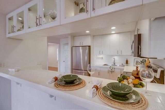 Detail Gallery Image 12 of 46 For 3961 Hortensia St #H4,  San Diego,  CA 92110 - 2 Beds | 2 Baths