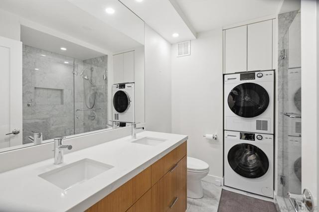 1760 Avenida Del Mundo, Coronado CA: https://media.crmls.org/mediaz/403357bf-7065-41d3-8241-8910c0c3e7d0.jpg