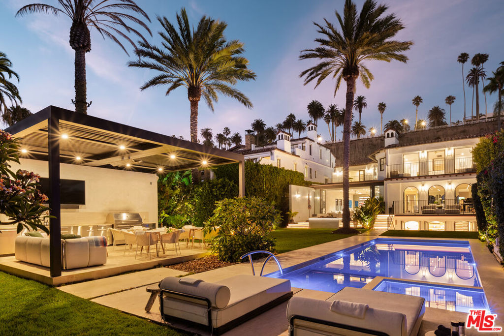 972 Palisades Beach Road