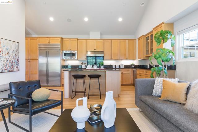 50 Pine Hills Ct, Oakland CA: https://media.crmls.org/mediaz/403460a2-d5b9-4b5a-a2bf-41783f81ec18.jpg