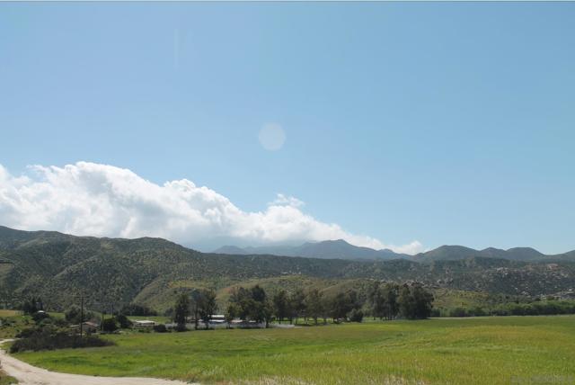43023 Highway 79, Aguanga CA: https://media.crmls.org/mediaz/4034a2b8-c30f-490b-a1b4-41767386d2a4.jpg