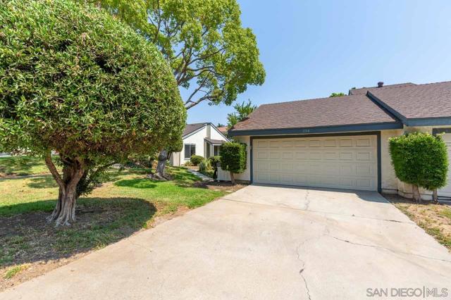 254 Cerco Rosado, San Marcos CA: https://media.crmls.org/mediaz/40351112-64ed-48eb-9e99-181f5aa00e5a.jpg
