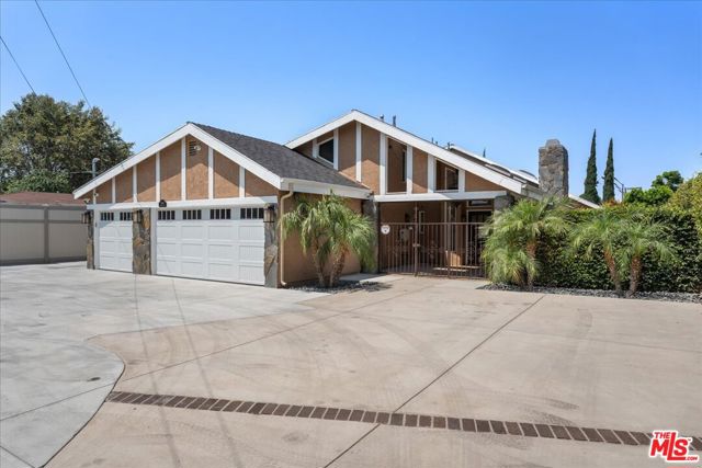 6443 Matilija Avenue, Van Nuys CA: https://media.crmls.org/mediaz/40351e9b-c252-4050-91ba-756d8ecd0d87.jpg