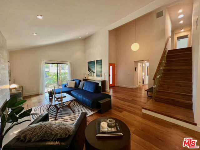 6435 Innsdale Drive, Los Angeles CA: https://media.crmls.org/mediaz/4035db55-a4b4-482b-9ff5-57b1488cfcd2.jpg