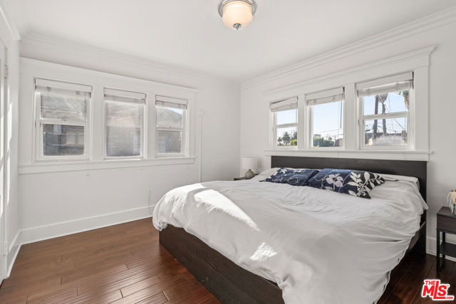 1513 S Victoria Avenue, Los Angeles CA: https://media.crmls.org/mediaz/4035ece6-6764-4658-8a05-571c105d9211.jpg