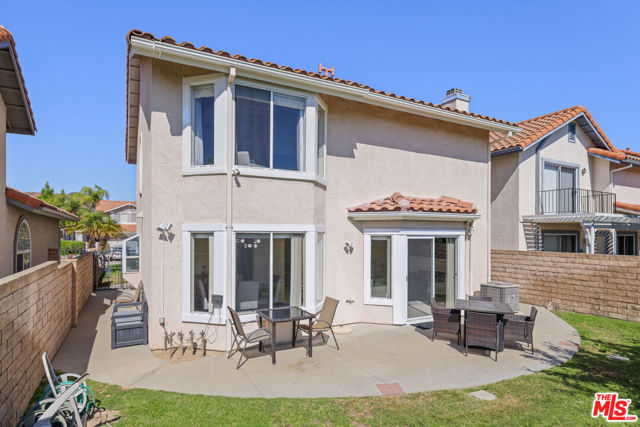 12119 Falcon Crest Way, Porter Ranch CA: https://media.crmls.org/mediaz/4036339f-6d4f-4b2a-86ea-d0c0e07e8759.jpg