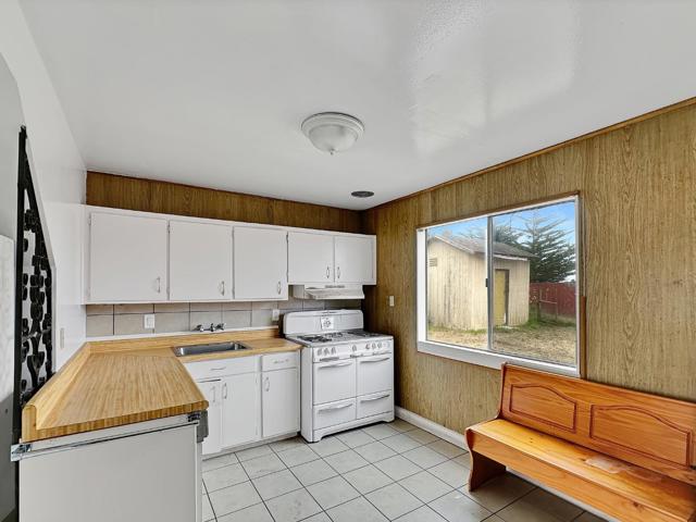 324 Glencourt Way, Pacifica CA: https://media.crmls.org/mediaz/4036756f-63f7-4b03-b649-6c5173687cb3.jpg