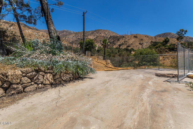 3360 Villa Grove Dr Drive, Altadena CA: https://media.crmls.org/mediaz/4036e0f2-15ec-4eac-8931-92e6313cb9b4.jpg