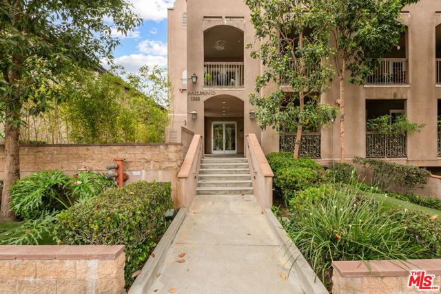 1248 Laurel Avenue, West Hollywood, California 90046, 3 Bedrooms Bedrooms, ,2 BathroomsBathrooms,Condominium,For Sale,Laurel,24395181