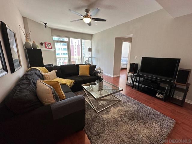 1240 India St, San Diego CA: https://media.crmls.org/mediaz/4037e1fe-1ba9-45d9-a5f9-ee0545d0c62f.jpg