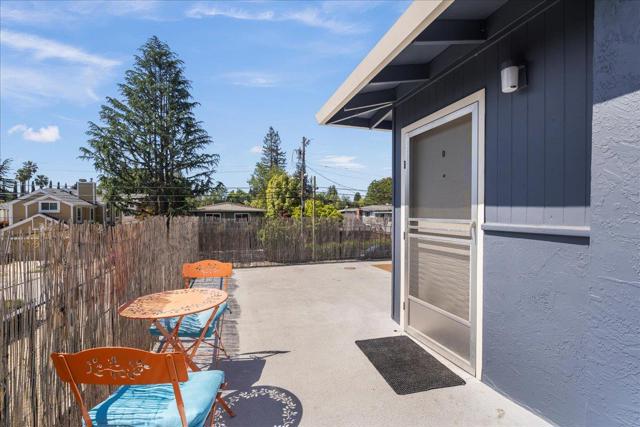 933 Florence Lane, Menlo Park CA: https://media.crmls.org/mediaz/4037f48b-95f2-441d-9436-16d92d2db0c8.jpg