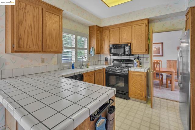 363 Limerick Way, Vacaville CA: https://media.crmls.org/mediaz/40381a8d-9983-469b-af05-4a71786684fc.jpg