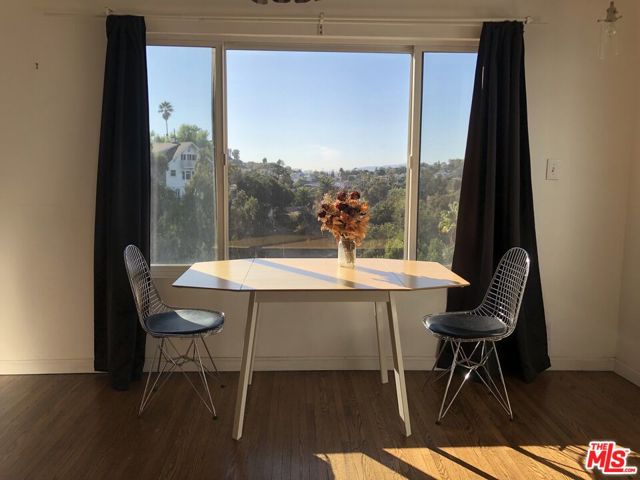 2225 1/2 Lake Shore Avenue, Los Angeles CA: https://media.crmls.org/mediaz/4038200f-98a2-4bd3-b49f-d2e2a06bd907.jpg