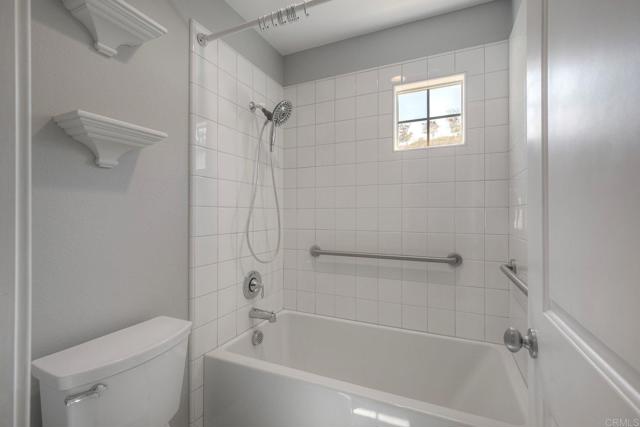 4302 Pacifica Way, Oceanside CA: https://media.crmls.org/mediaz/40382b9e-aebb-4287-9c37-5c2a9931a839.jpg